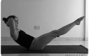 Поза Полулодки (Ардха Навасана)