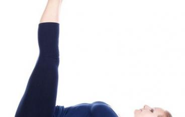 Поза с ногами, поднятыми под углом 90 градусов (Урдхва прасарита падасана)