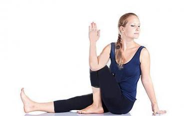 Поза с поворотом позвоночника (Маричиасана 2)